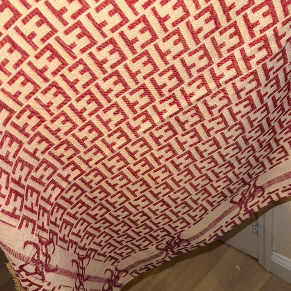 Red and White Patterned Scarf - Picture 9 of 11